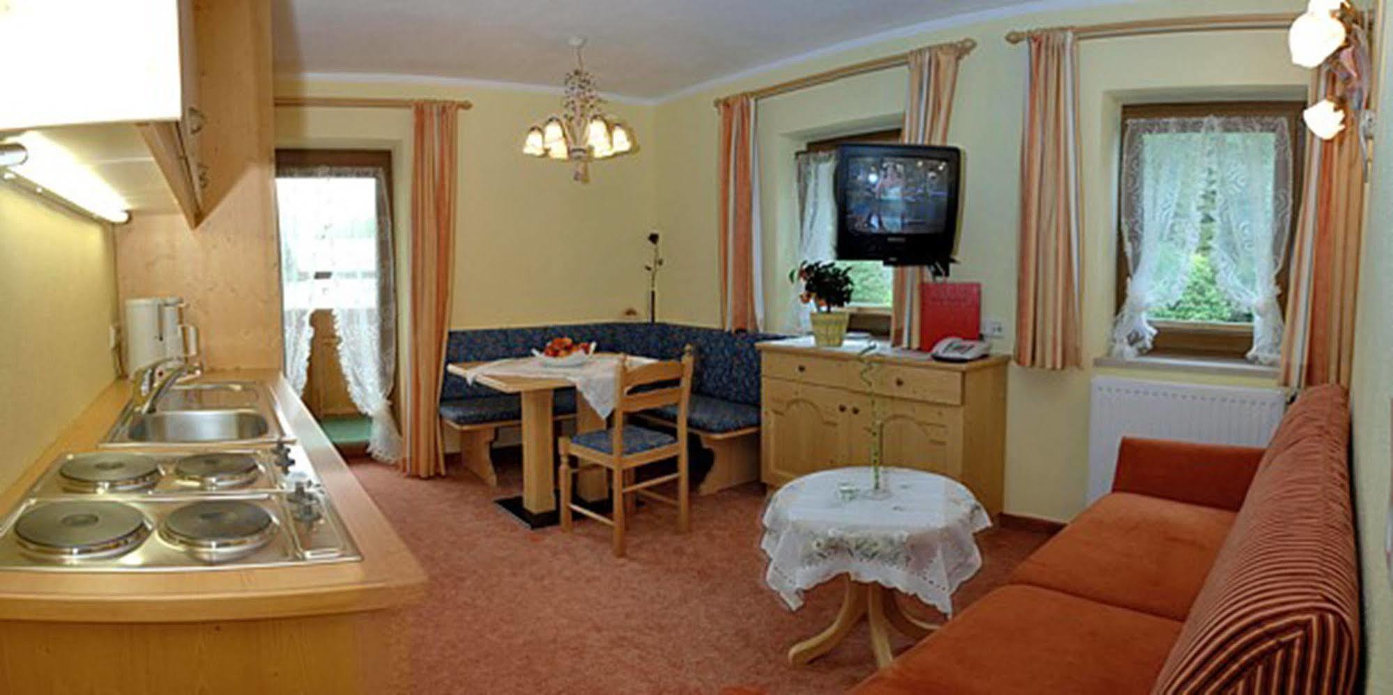 Pension Und Apartments Landhaus Marie Лойташ Екстериор снимка