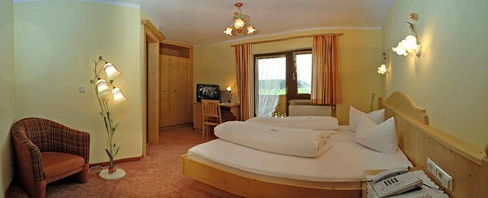 Pension Und Apartments Landhaus Marie Лойташ Екстериор снимка