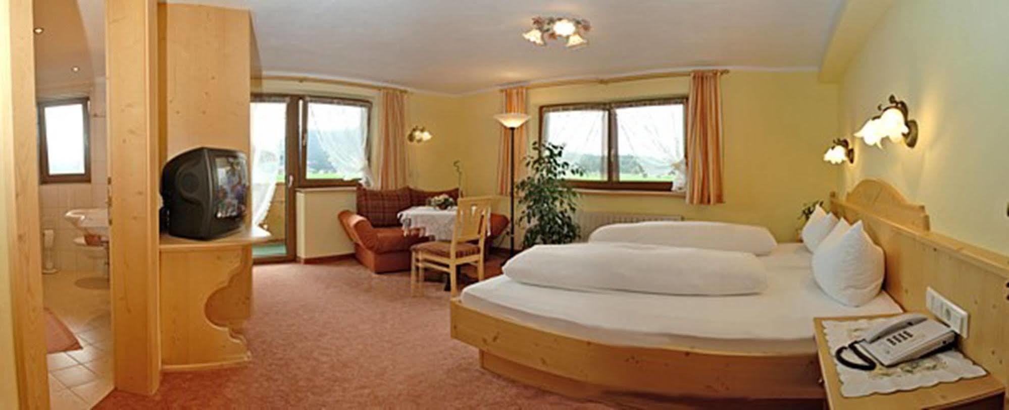 Pension Und Apartments Landhaus Marie Лойташ Екстериор снимка