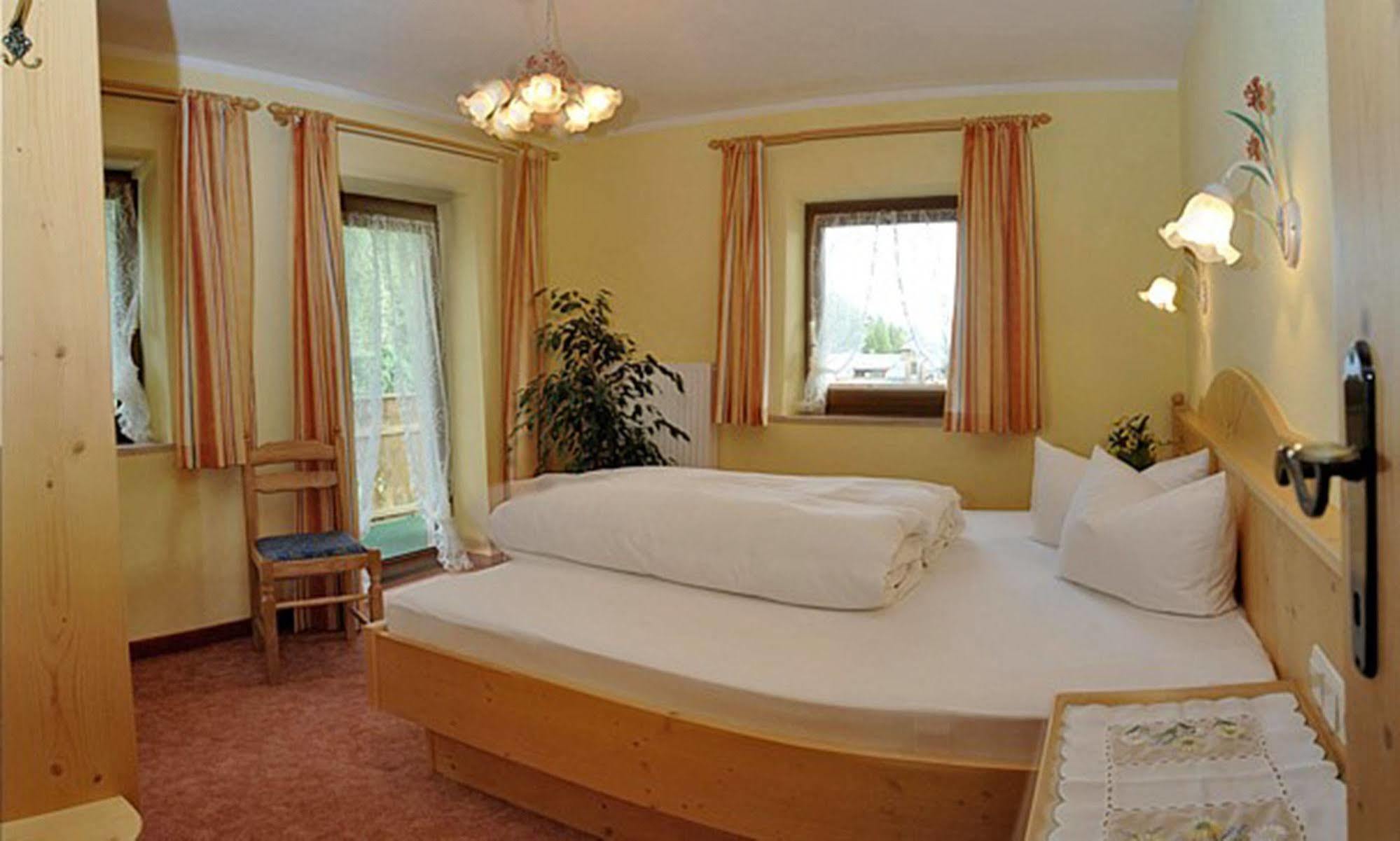 Pension Und Apartments Landhaus Marie Лойташ Екстериор снимка