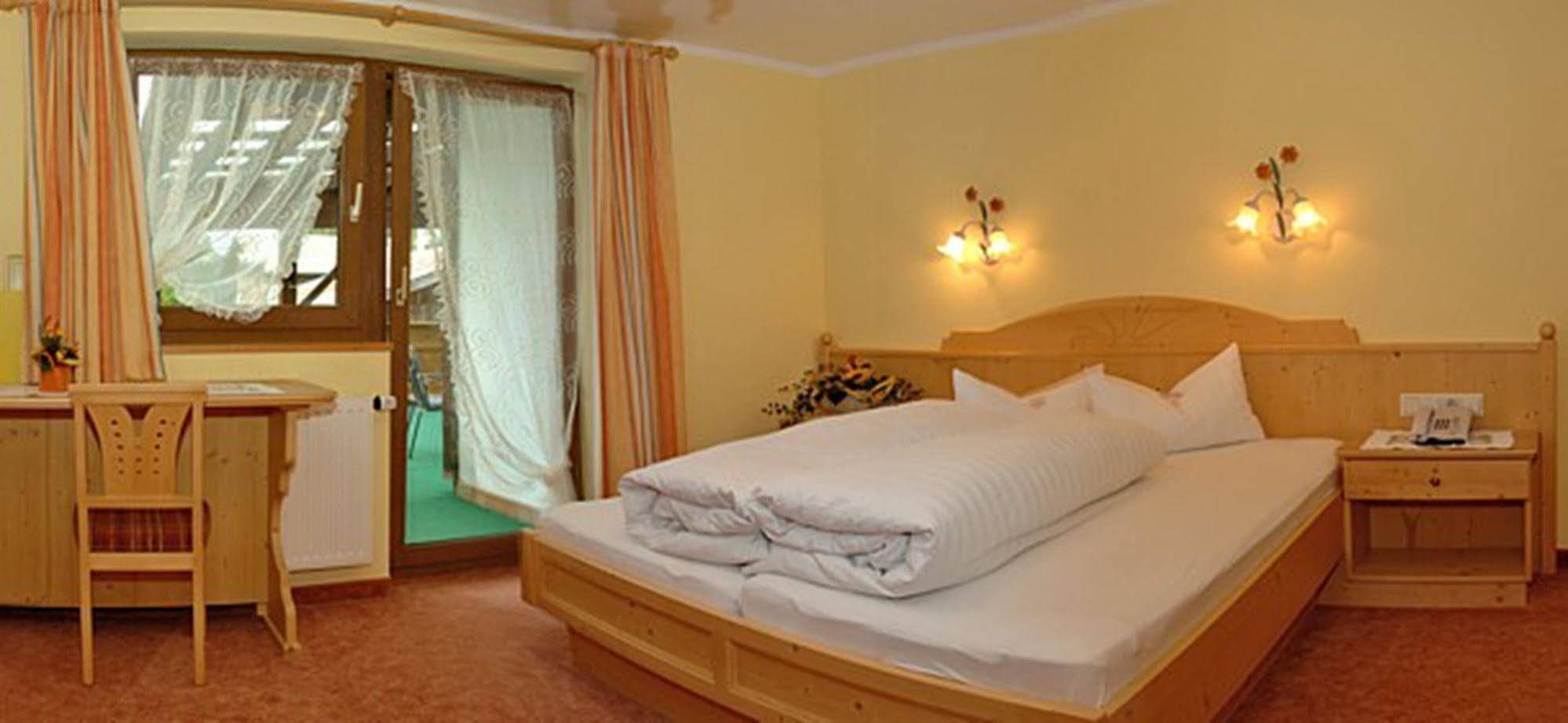 Pension Und Apartments Landhaus Marie Лойташ Екстериор снимка