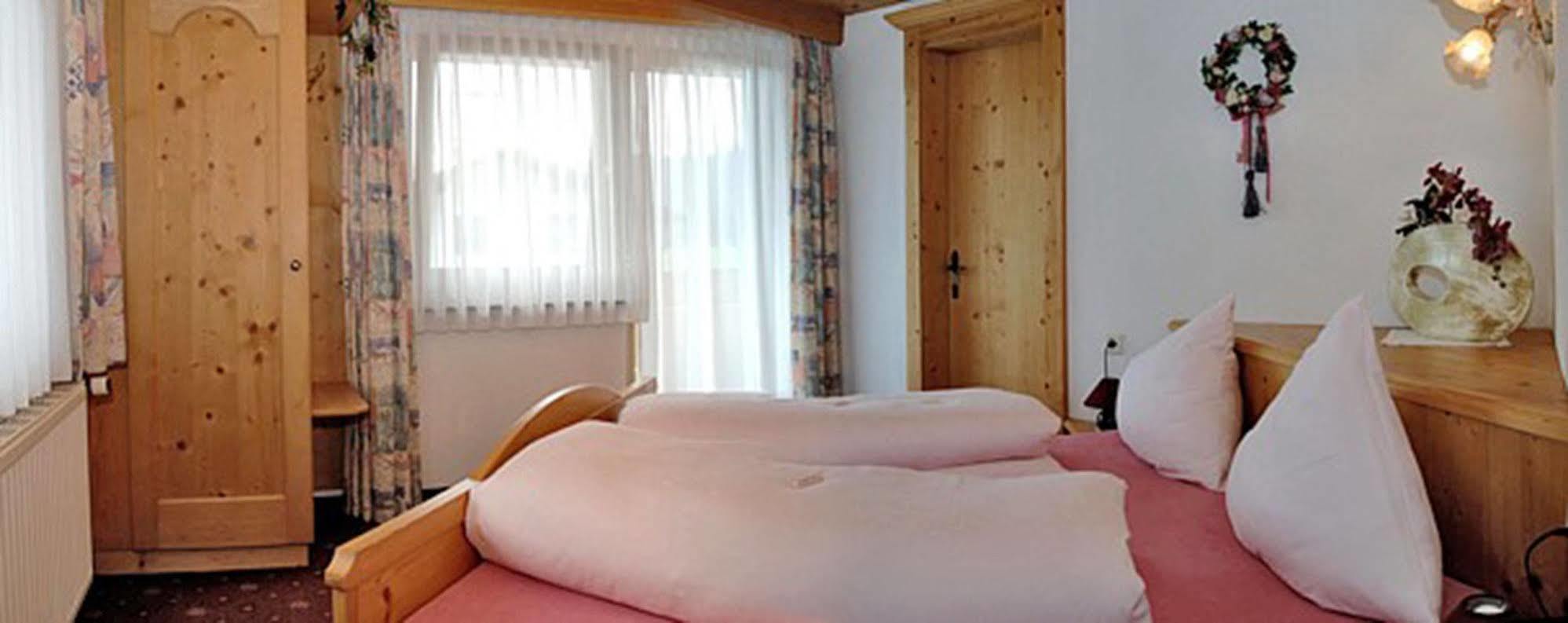 Pension Und Apartments Landhaus Marie Лойташ Екстериор снимка